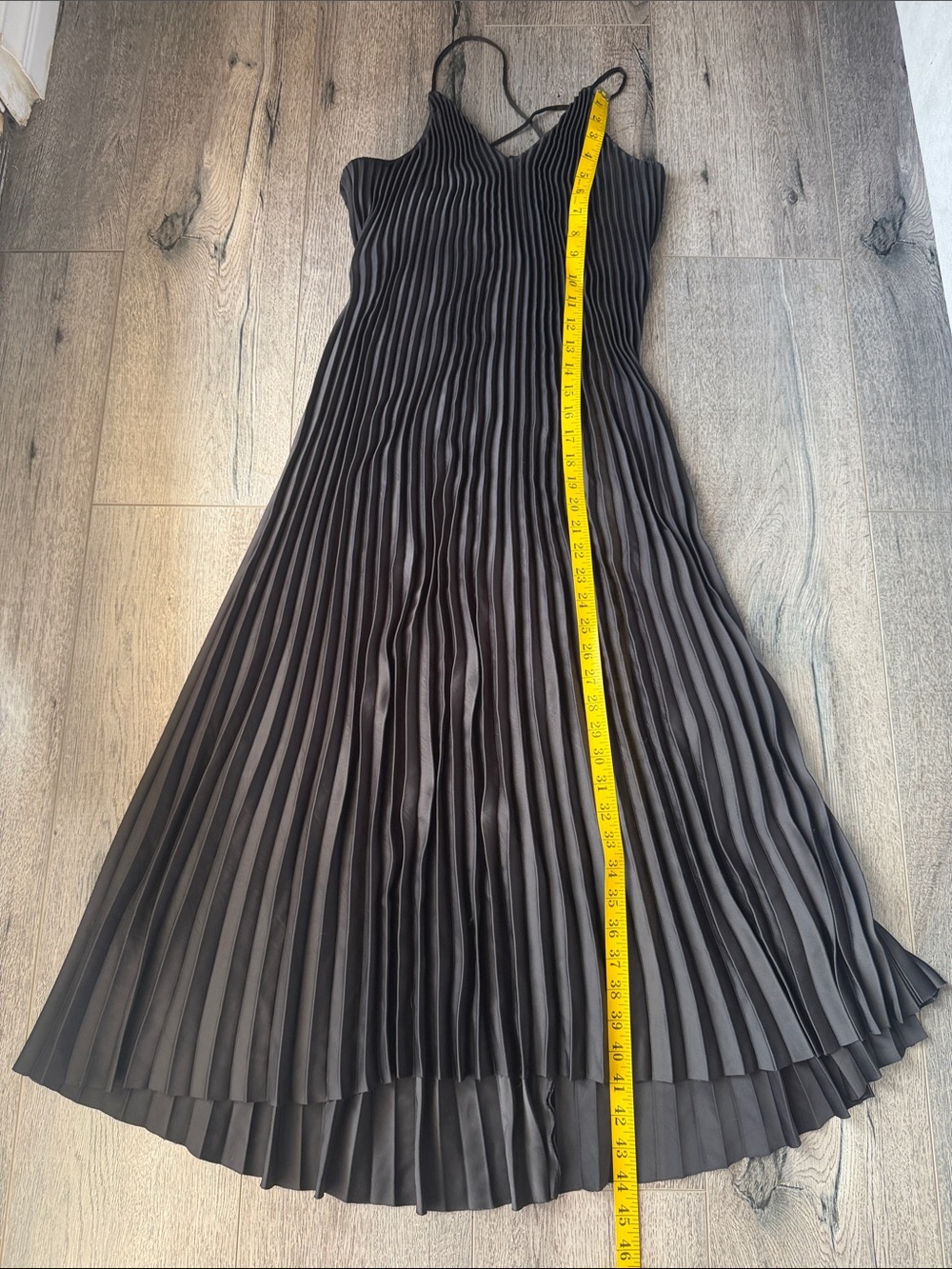 Elegant Black Pleated Maxi Dress with Spaghetti Straps - Picture 8 of 9